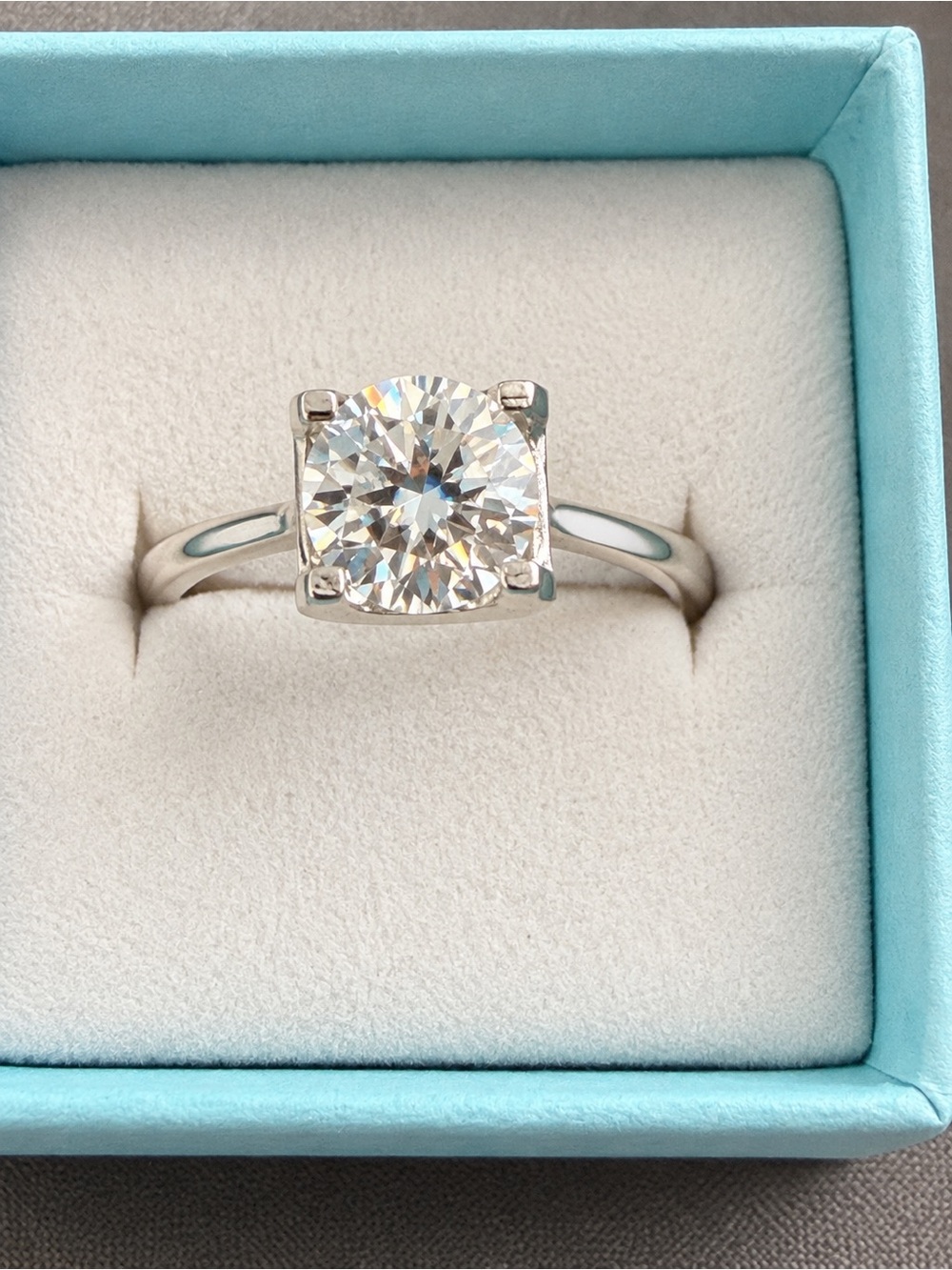 2CT Moissanite Solitaire Ring – Size 9 – Silver Plated